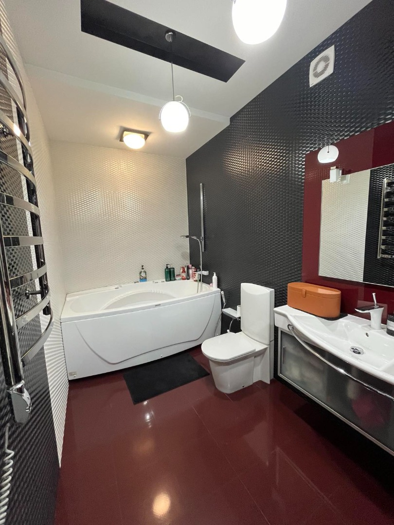 продажа трехкомнатной квартиры номер A-173266 в Приморском районе, фото номер 25